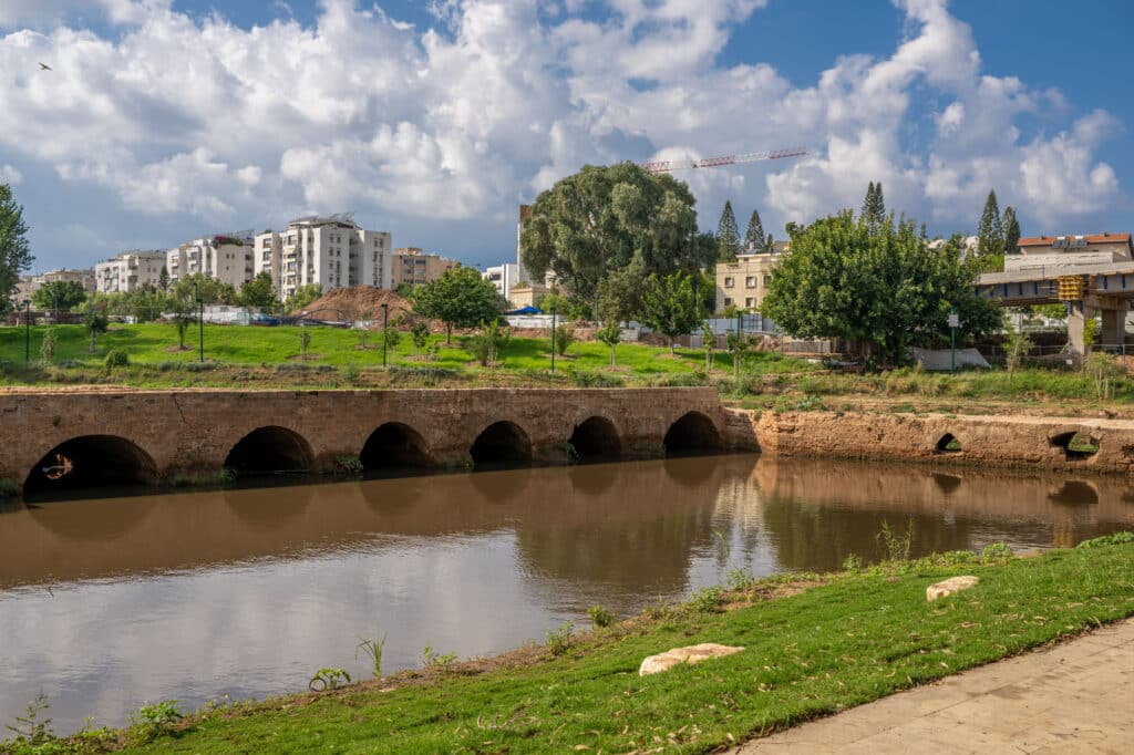 עשר טחנות ביום חורפי