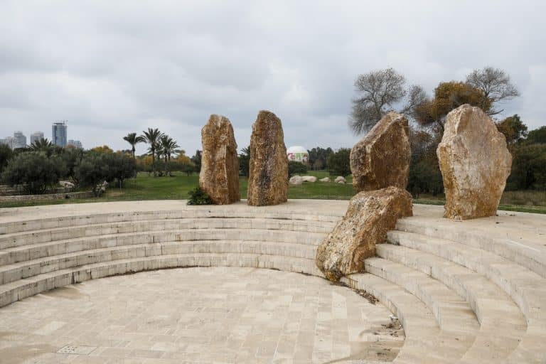 אמפיתאטרון בגן הסלעים