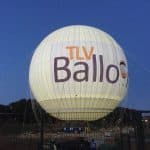 כדור פורח על רקע השמיים עם לוגו TLV BALOON