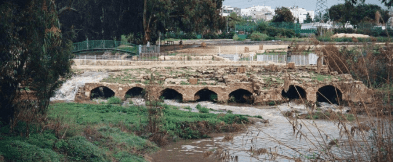 תמונת נוף שבע טחנות על מי הירקון