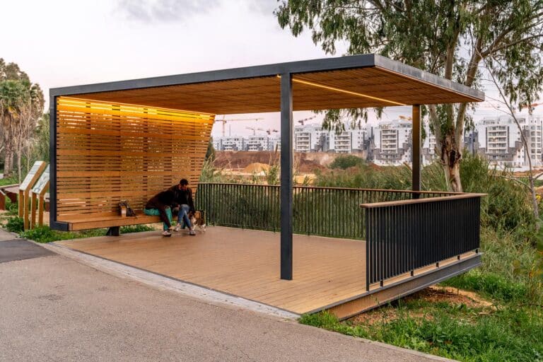 מתחם מקורה ליוגה ומדיטציה בלב הטבע